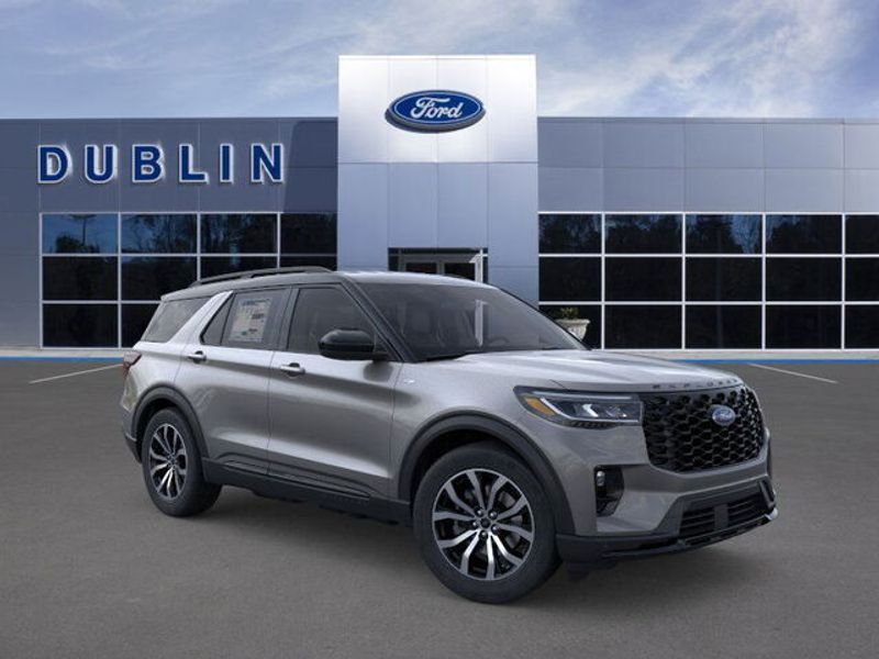 2025 Ford Explorer ST-Line photo 2