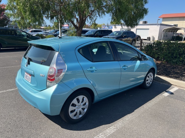 2013 Toyota Prius C Two photo 4