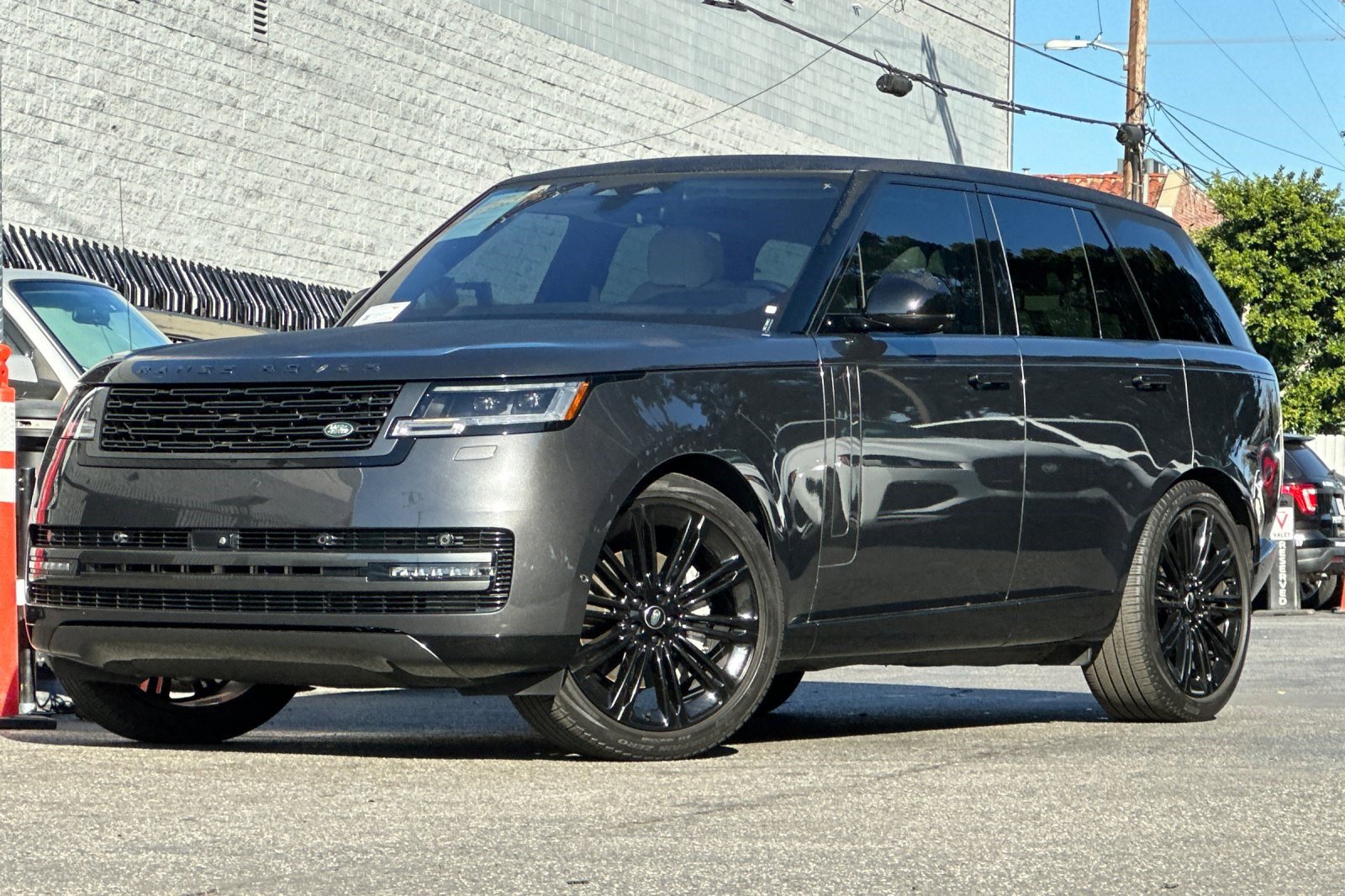2023 Land Rover Range Rover SE's photo