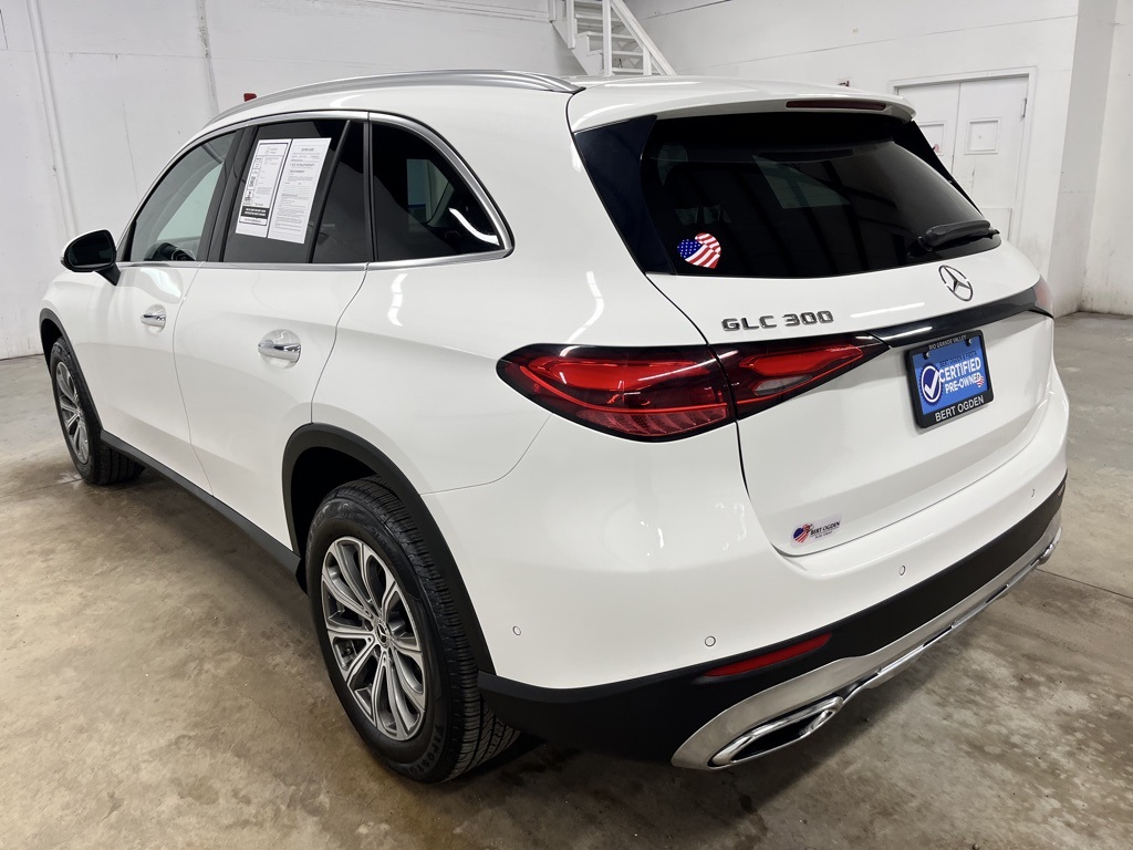 2024 Mercedes Benz GLC 300 photo 2