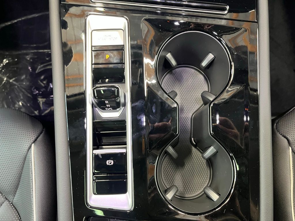2025 Volkswagen Atlas SEL Premium R-Line photo 15