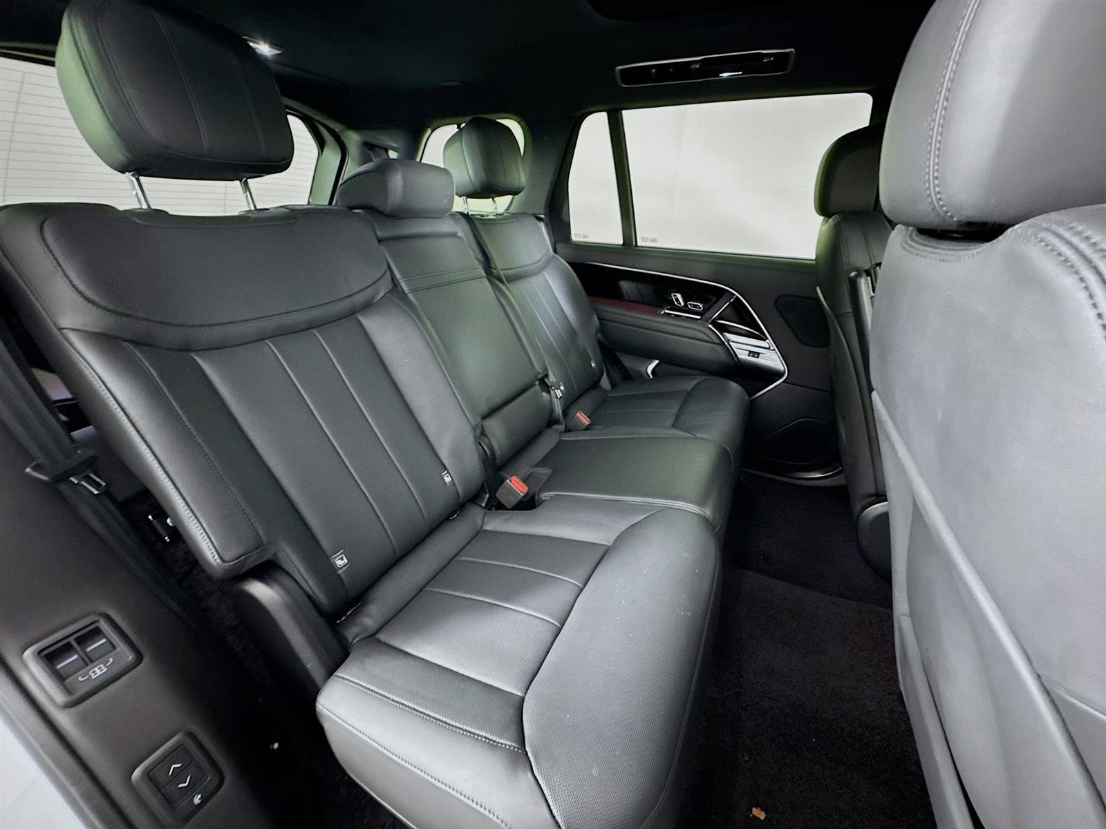 2024 Land Rover Range Rover SE photo 25