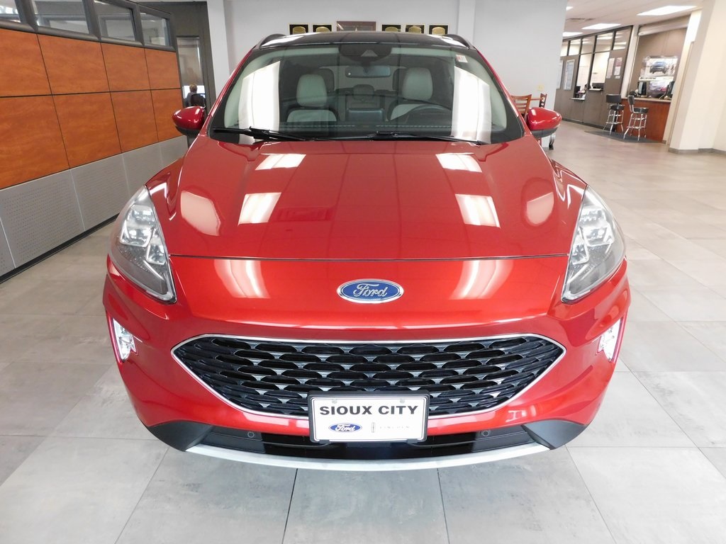 2020 Ford Escape Titanium photo 2