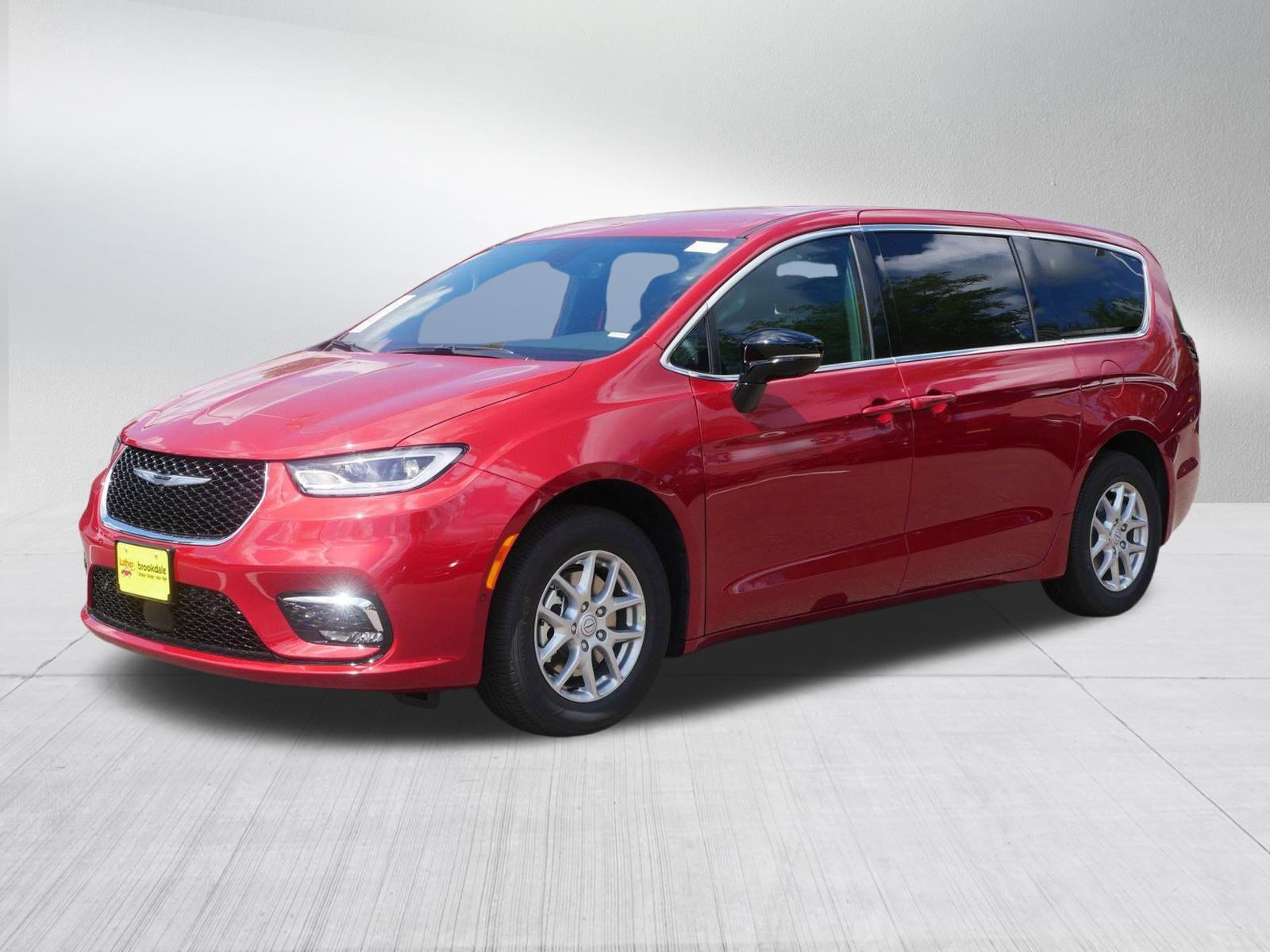 2026 Chrysler Pacifica photo 2