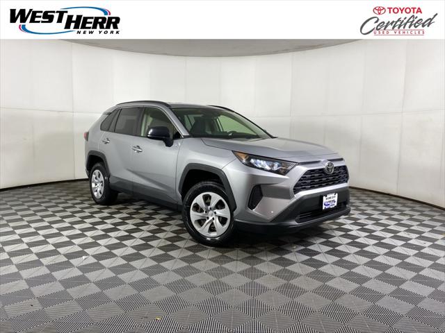 2020 Toyota RAV4 LE's photo