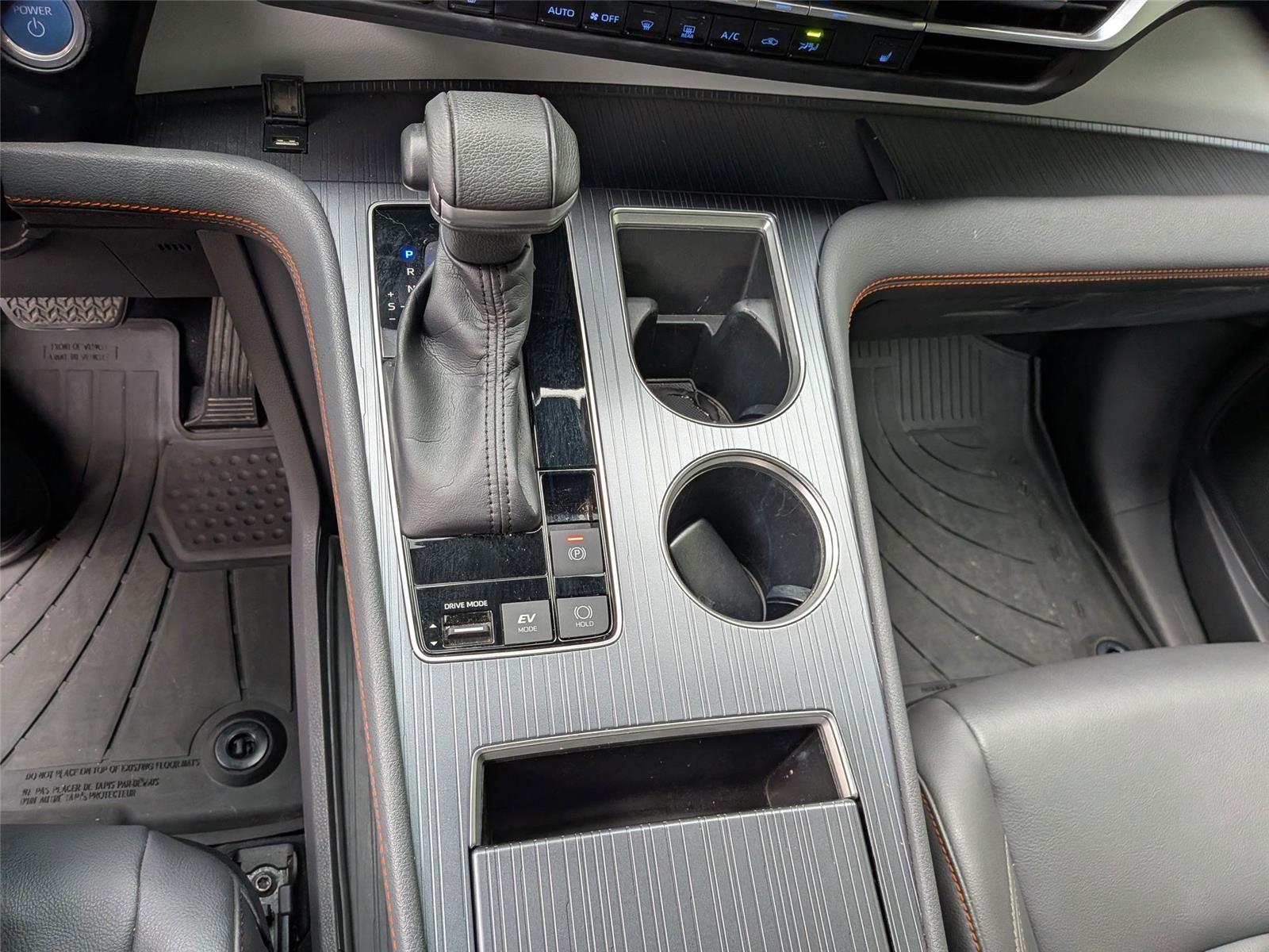 2022 Toyota Sienna XSE photo 23
