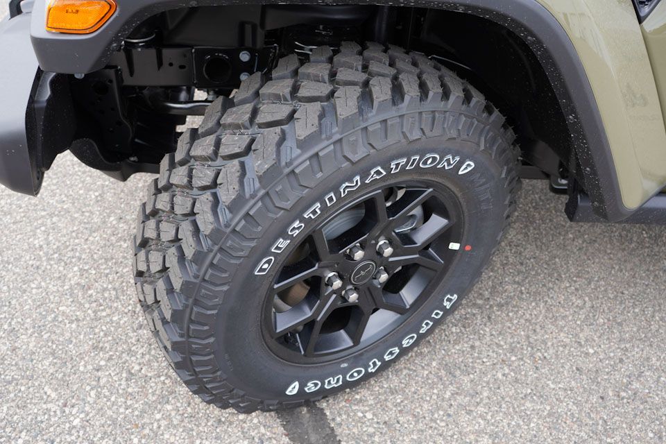 2025 Jeep Gladiator Willys photo 3