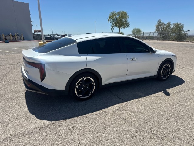 Used 2025 Snow White Pearl Kia EX image 9