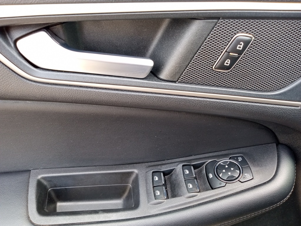 2023 Ford Edge SEL photo 24
