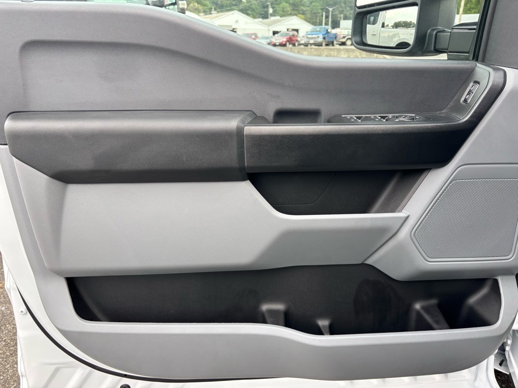 2025 Ford F-350 XL photo 4