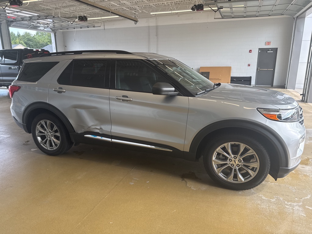 2021 Ford Explorer XLT photo 3