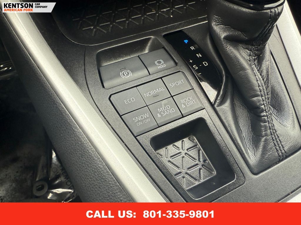 2024 Toyota RAV4 LE photo 20