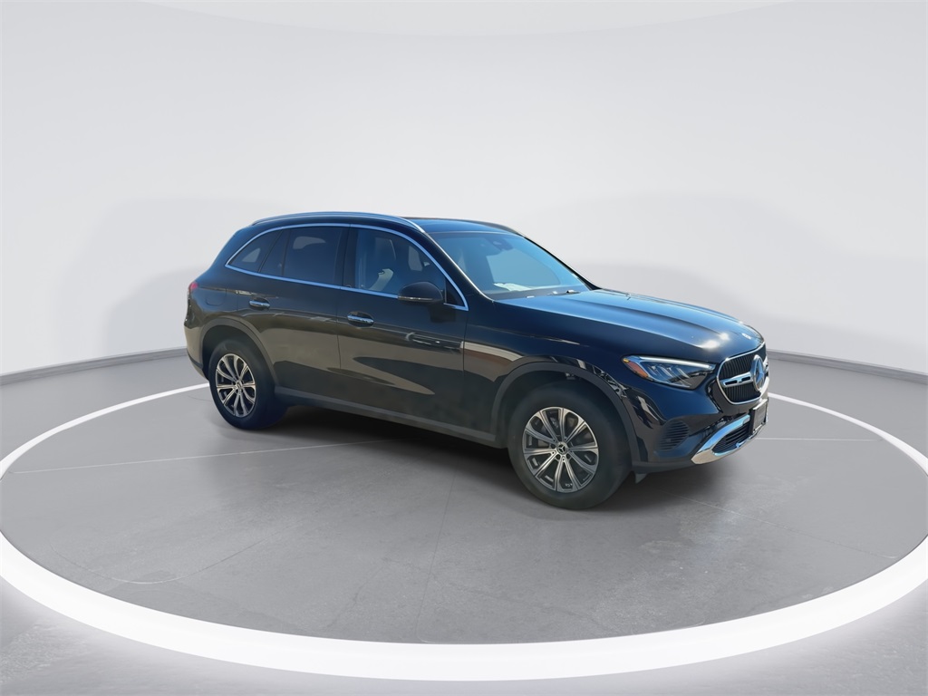 2025 Mercedes Benz GLC 300 4MATIC photo 2