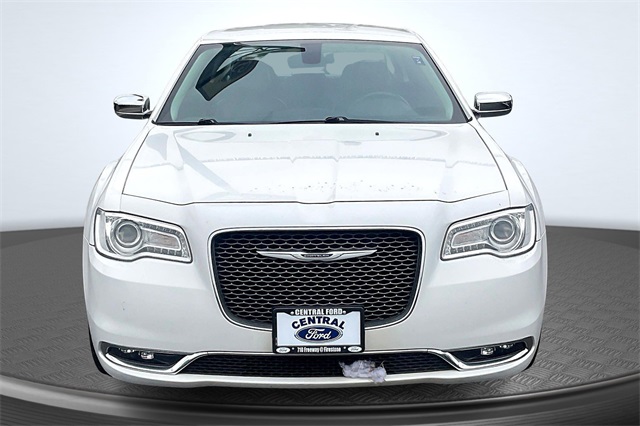 2019 Chrysler 300 Limited photo 3