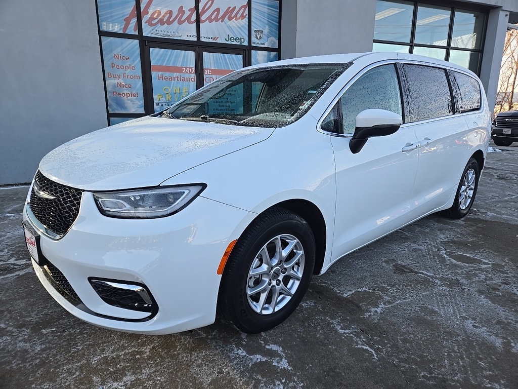 Used 2023 Chrysler Pacifica Touring L with VIN 2C4RC1BG9PR536069 for sale in Kansas City