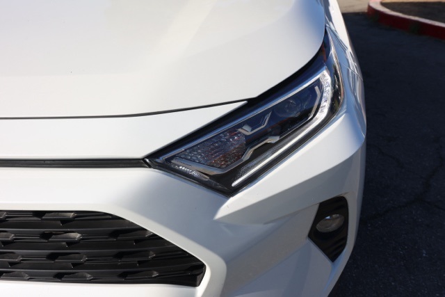 2021 Toyota RAV4 Hybrid XLE Premium photo 8