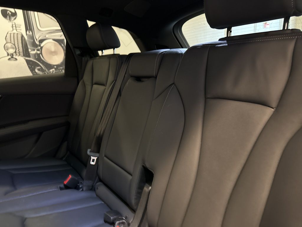 2025 Audi Q7 45 Premium Plus photo 13
