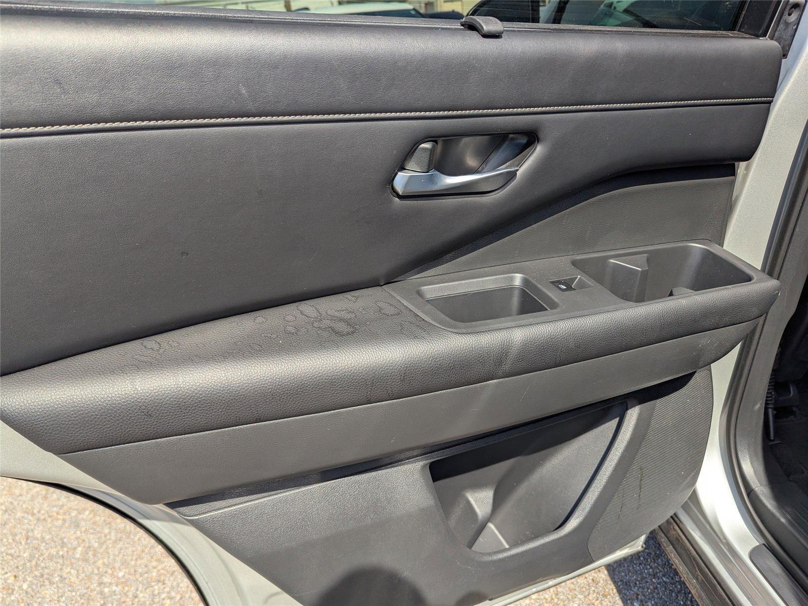 2023 Nissan Pathfinder SL photo 10