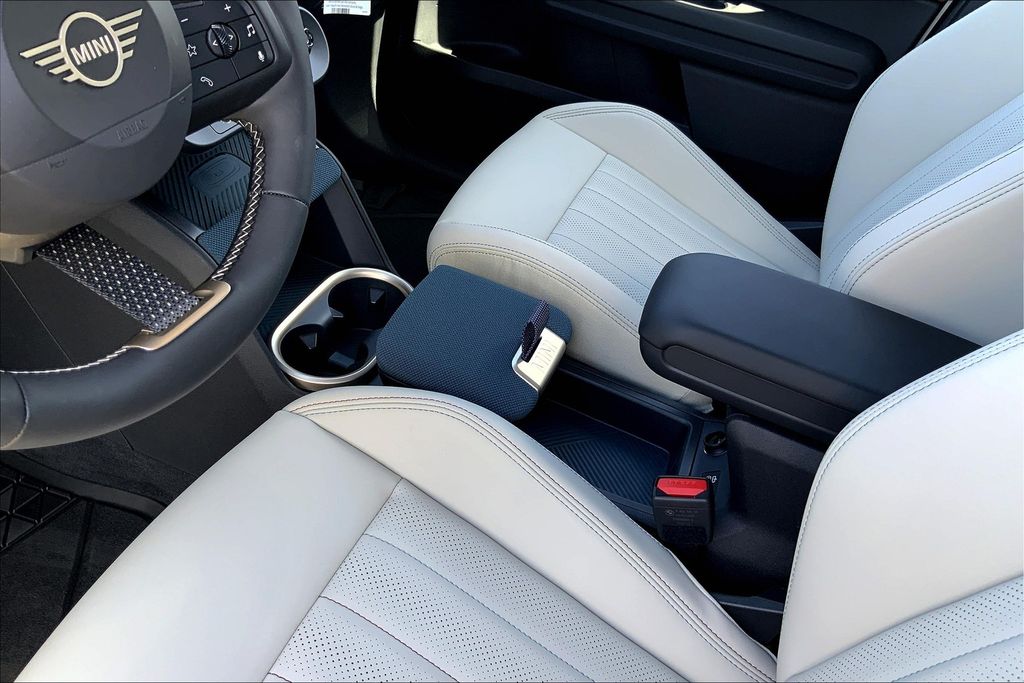 2025 Mini Countryman SE ALL4 photo 6