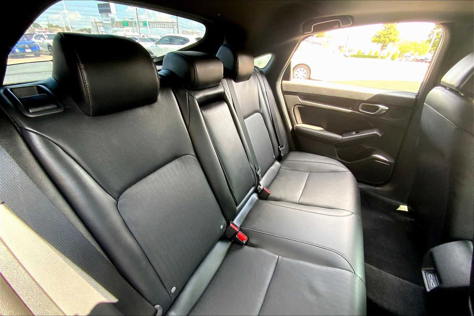2024 Honda Civic Hatchback Sport Touring photo 18