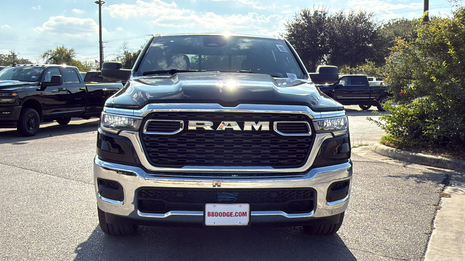2025 Ram 1500 Tradesman photo 2