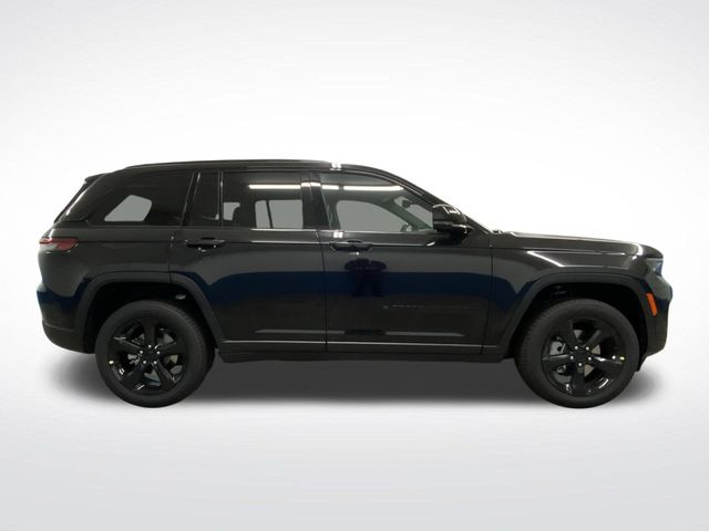 2025 Jeep Grand Cherokee Limited photo 2