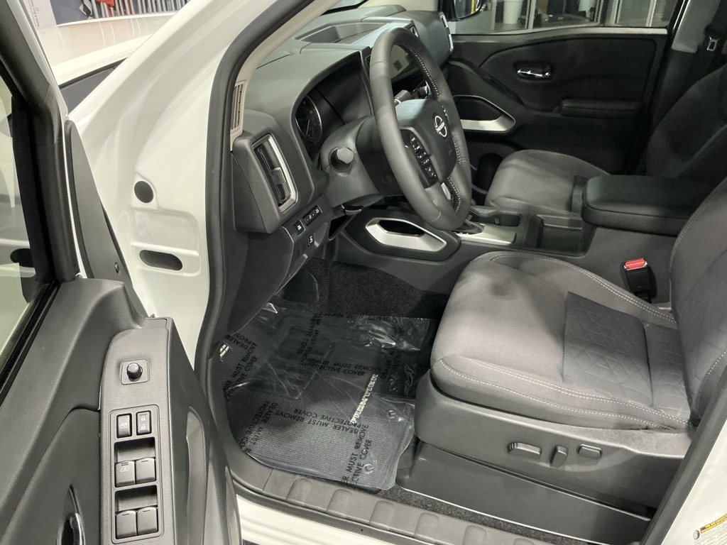 2025 Nissan Frontier SV photo 3