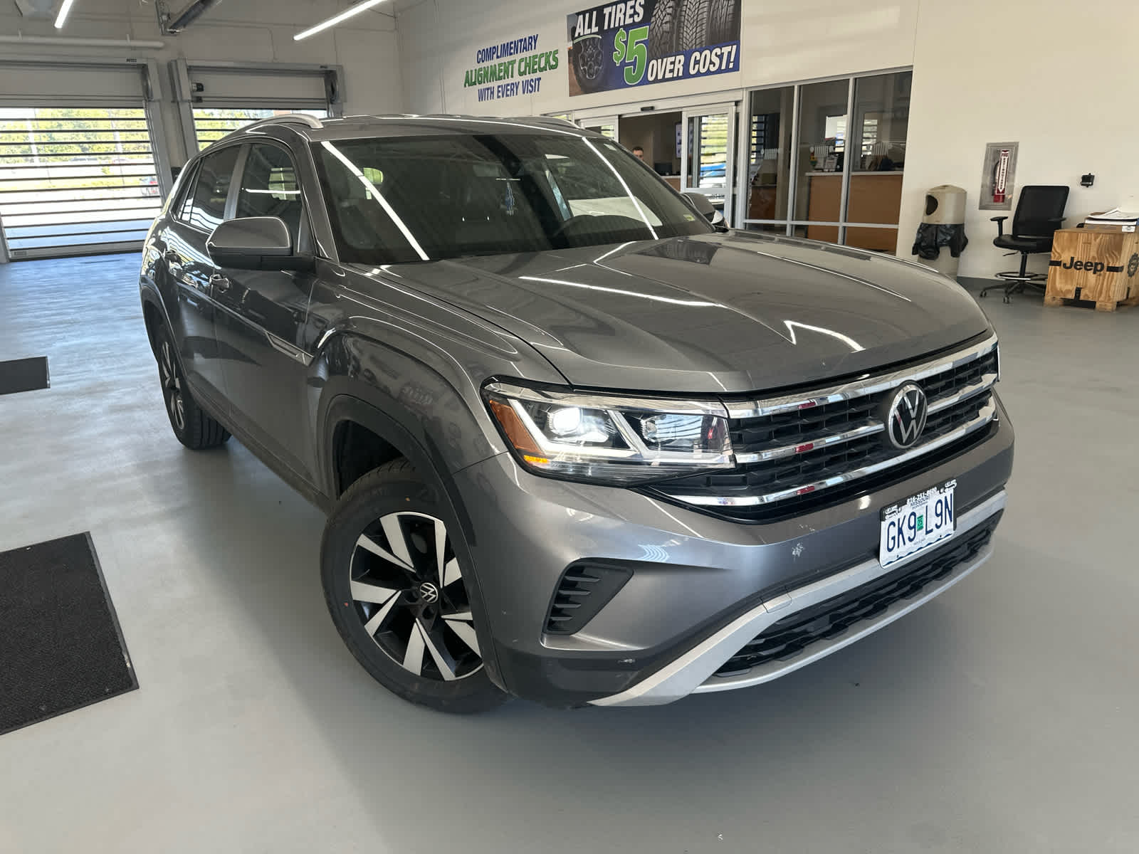 2022 Volkswagen Atlas Cross Sport SE photo 3