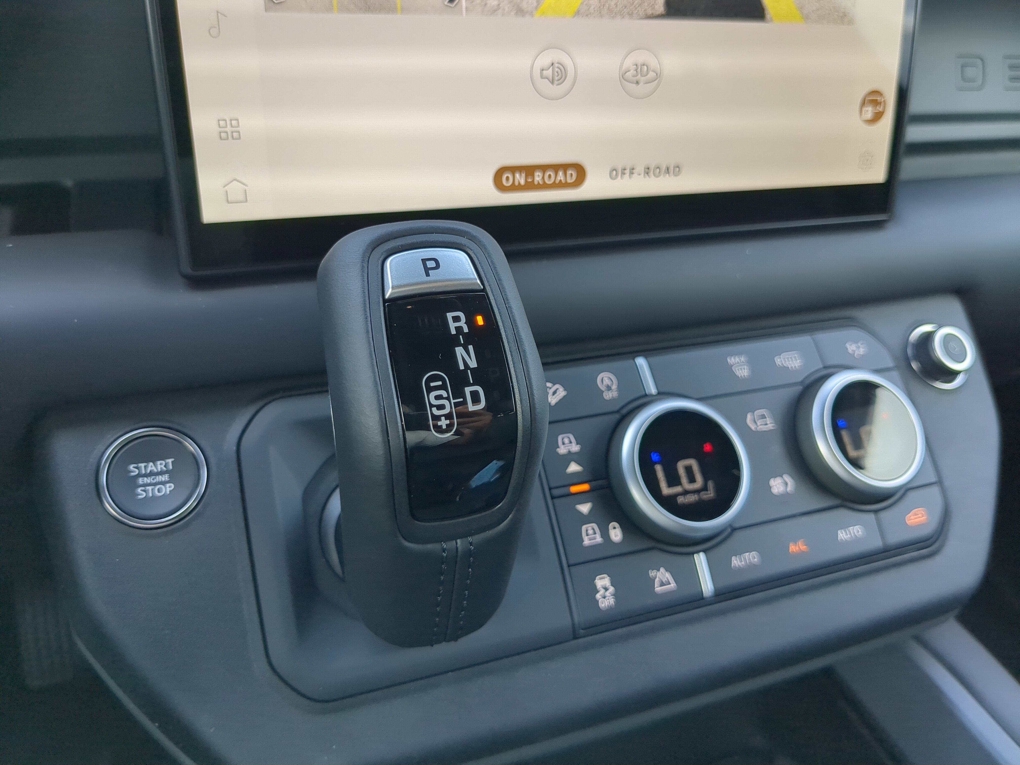 2025 Land Rover Defender 130 S photo 17