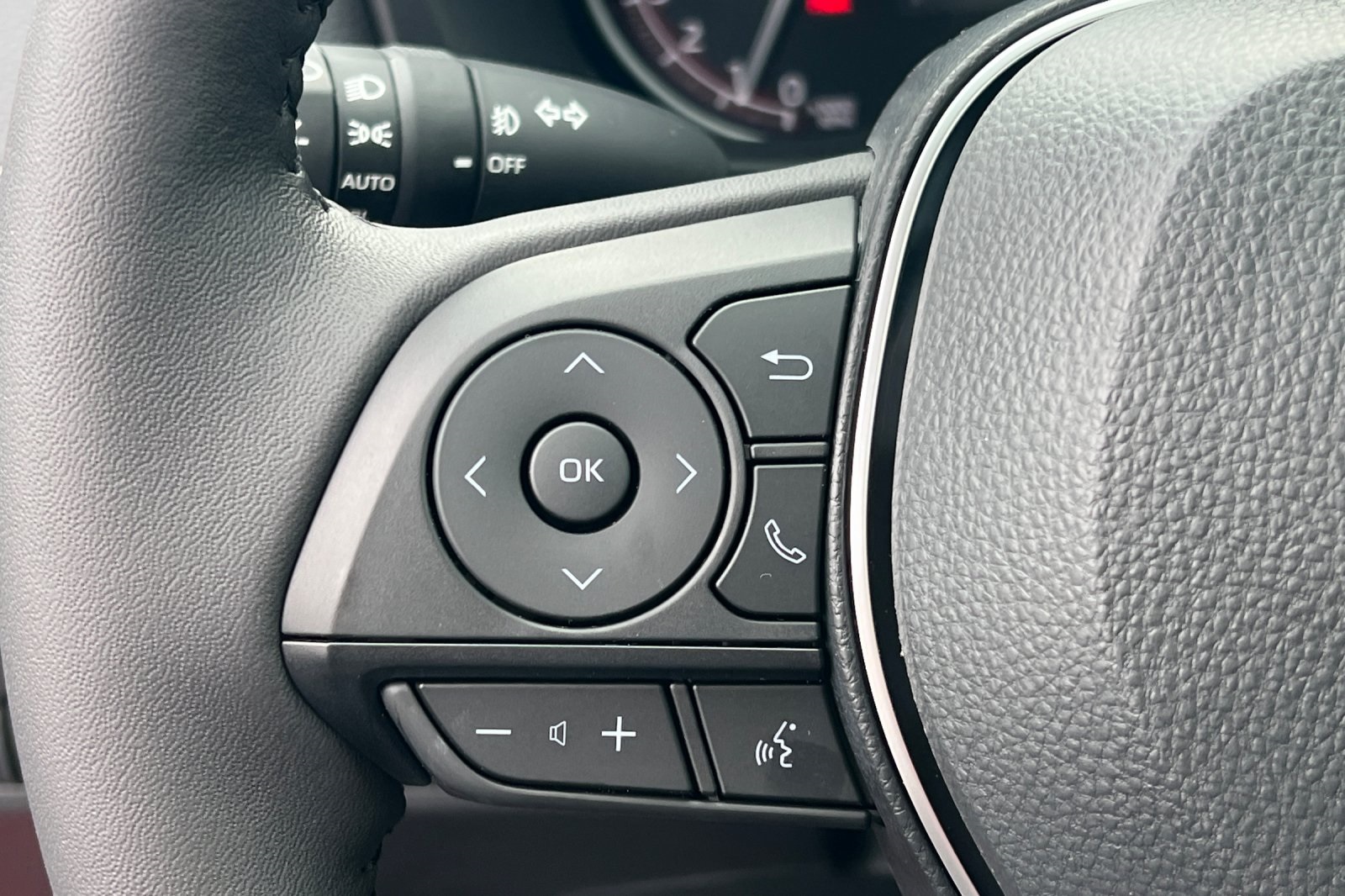 2025 Toyota RAV4 XLE Premium photo 26