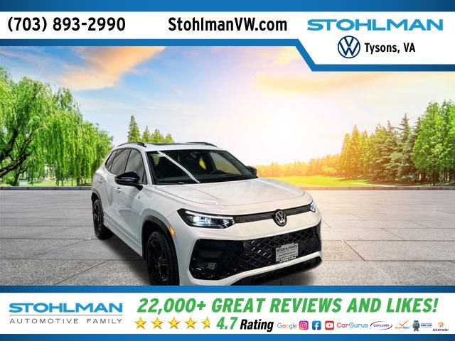 2025 Volkswagen Tiguan SE R-LINE BLACK's photo