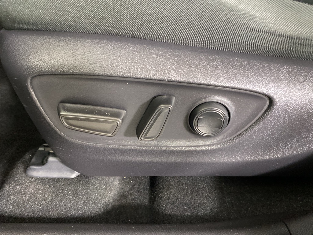 2020 Toyota RAV4 Hybrid XLE photo 10