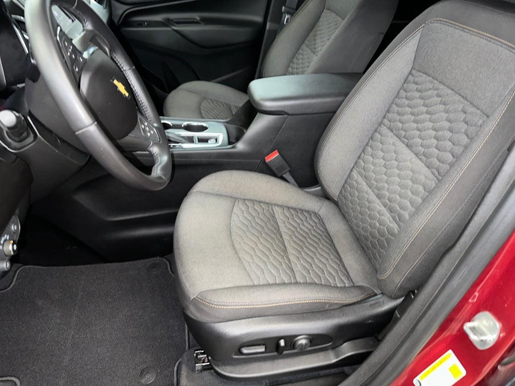 2020 Chevrolet Equinox LT photo 2