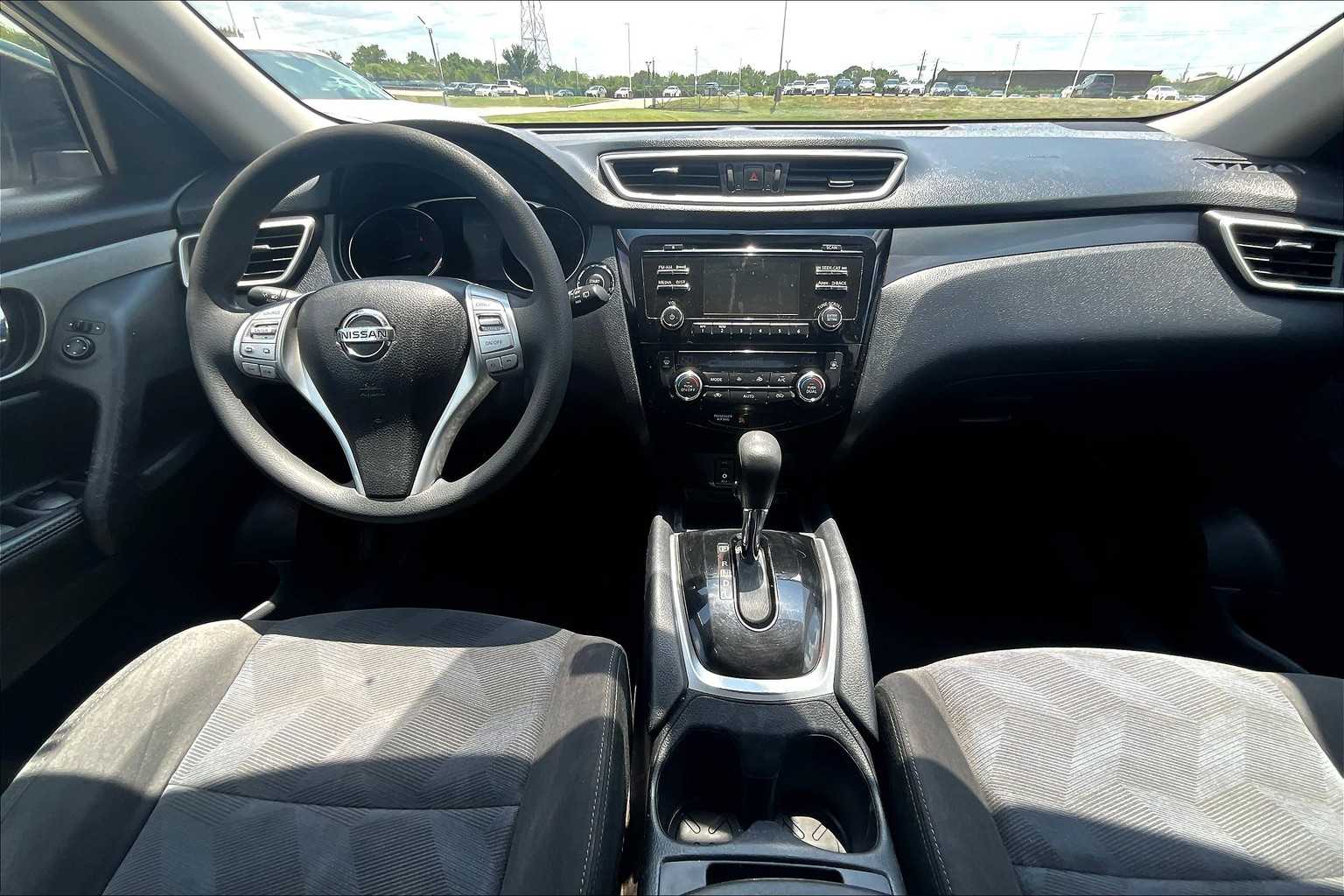 2016 Nissan Rogue SV photo 15