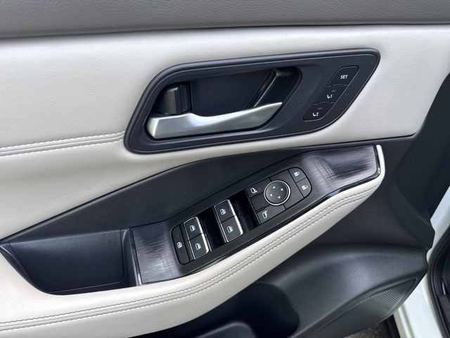 2023 Nissan Rogue SL photo 17