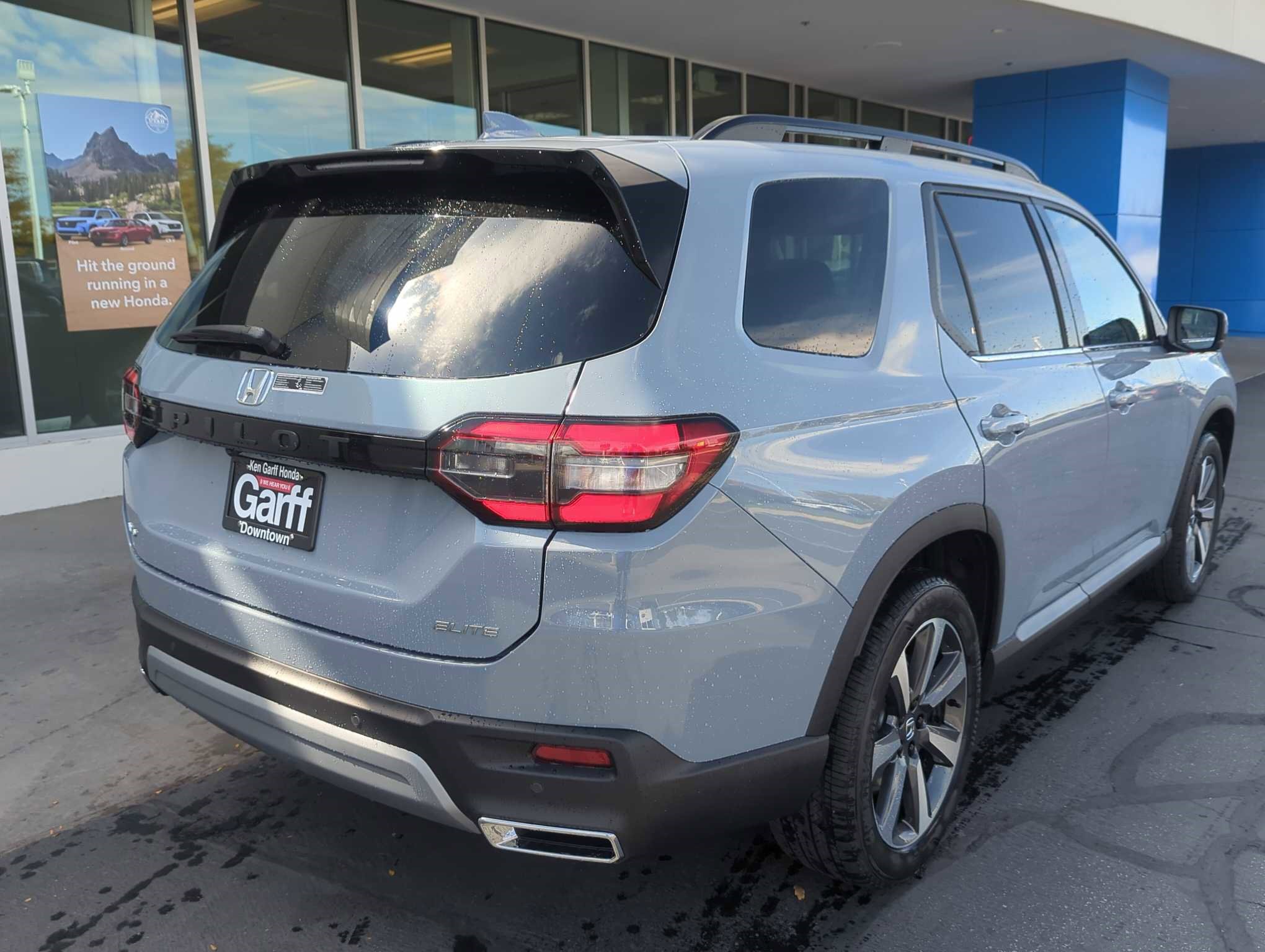 2025 Honda Pilot Elite photo 2