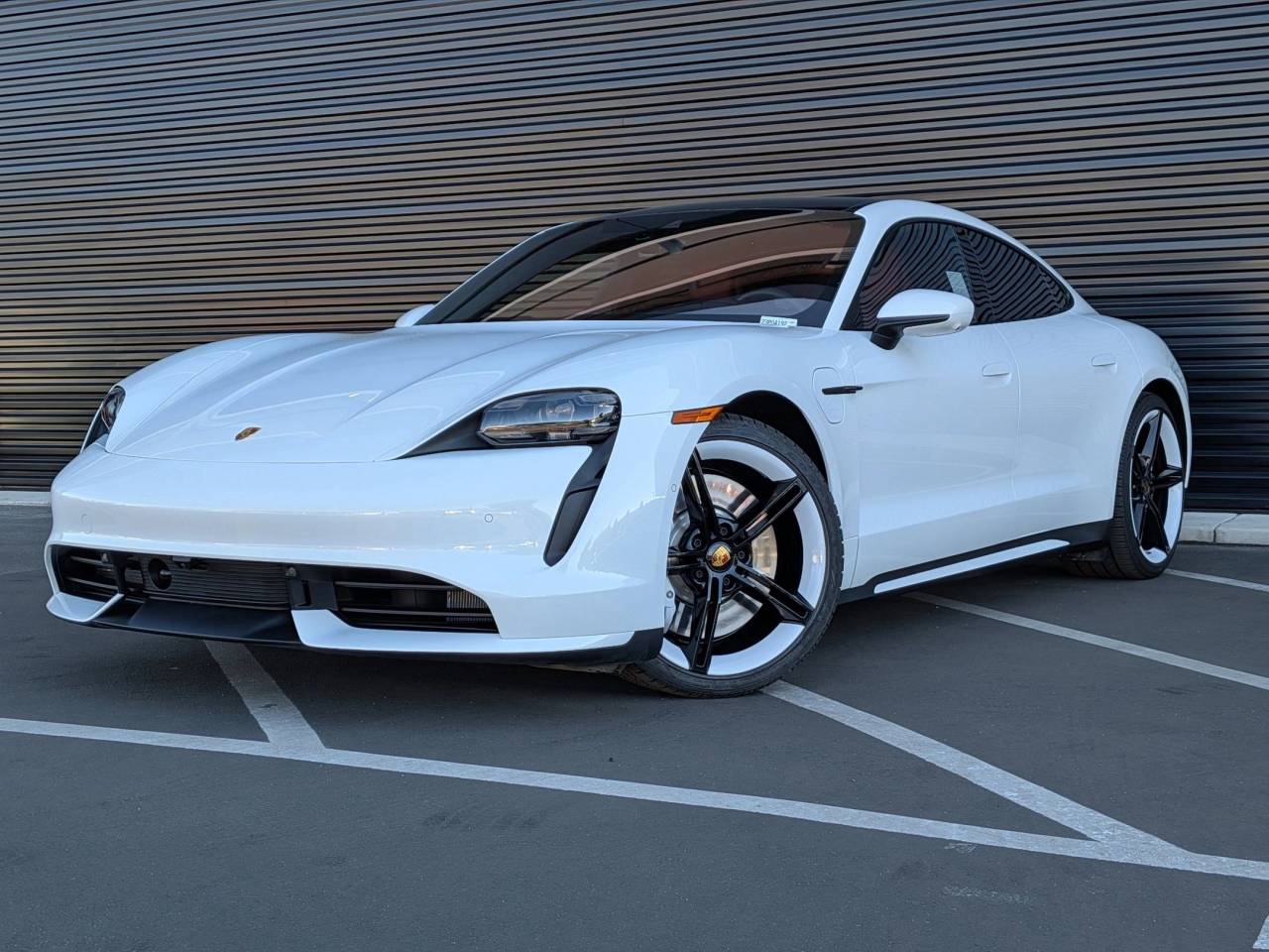 2022 Porsche Taycan Turbo's photo