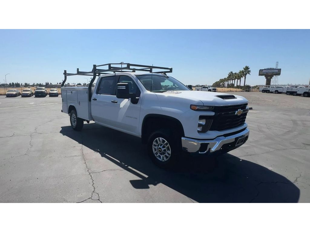 2025 Chevrolet Silverado 2500HD photo 2