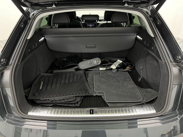 2022 Audi e-tron Premium photo 40