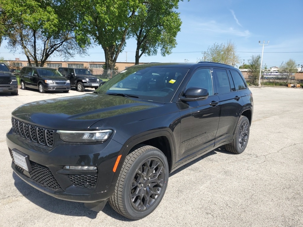 2025 Jeep Grand Cherokee Summit photo 3