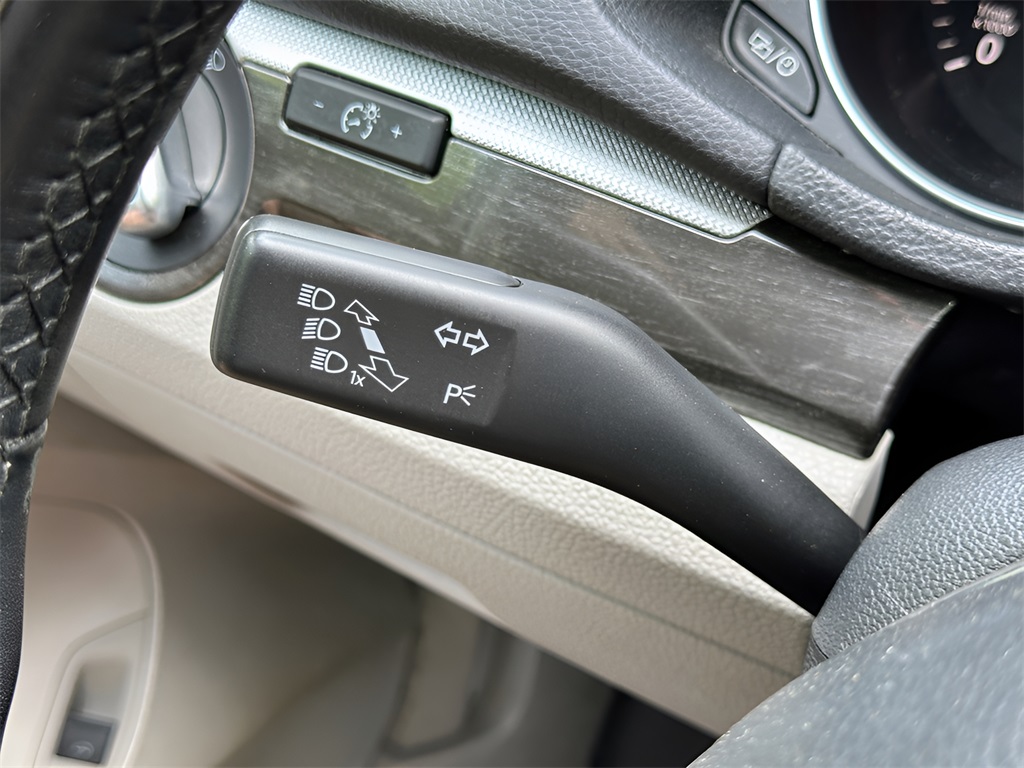 2018 Volkswagen Passat SE photo 12
