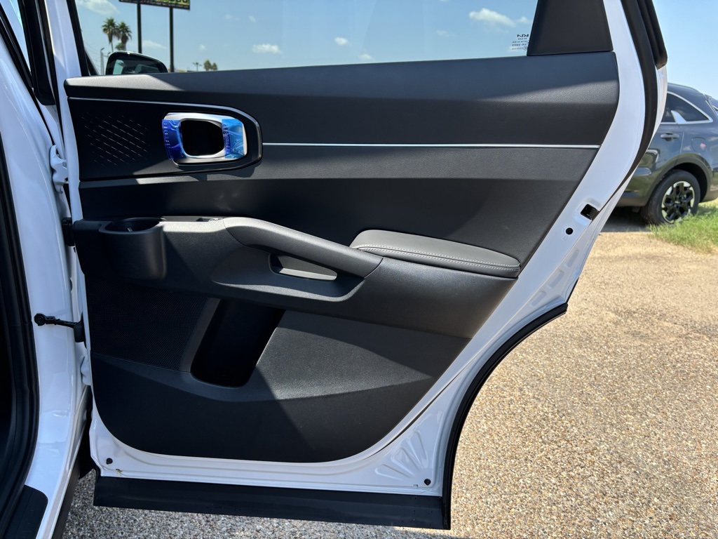 2025 Kia Sorento S photo 16