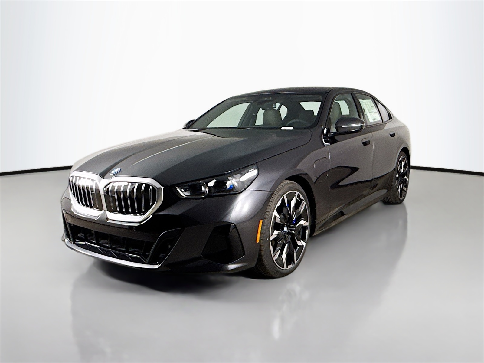 2026 Bmw 550e 550e xDrive photo 3