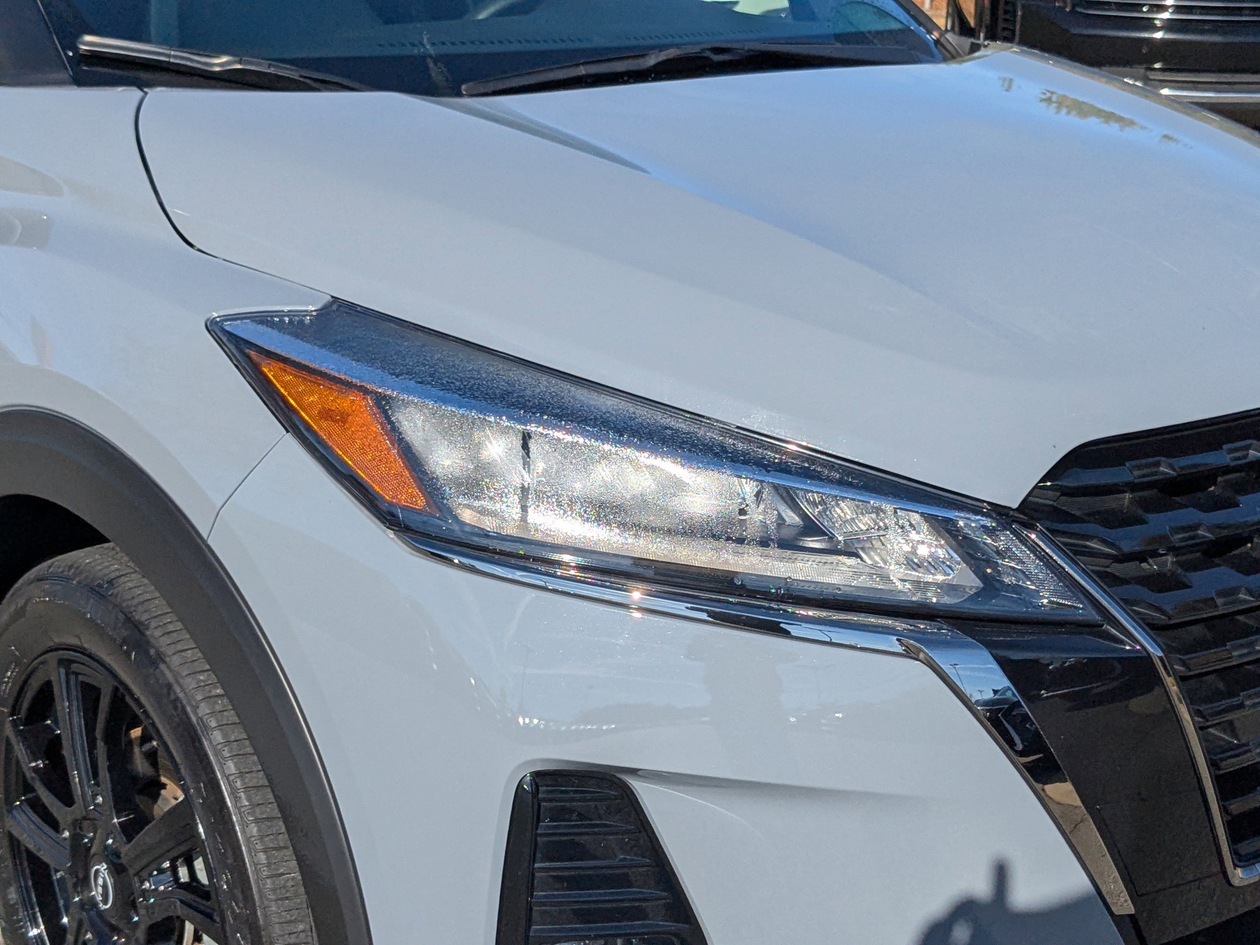 2023 Nissan Kicks SR photo 3