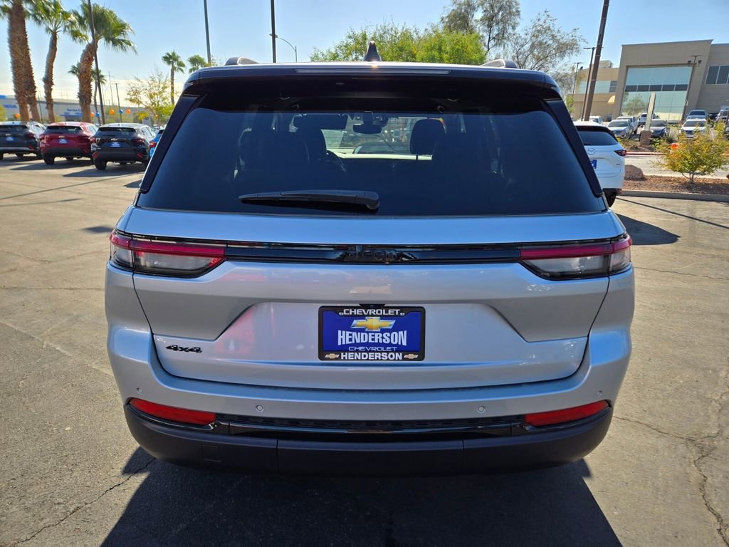 2024 Jeep Grand Cherokee Altitude photo 3