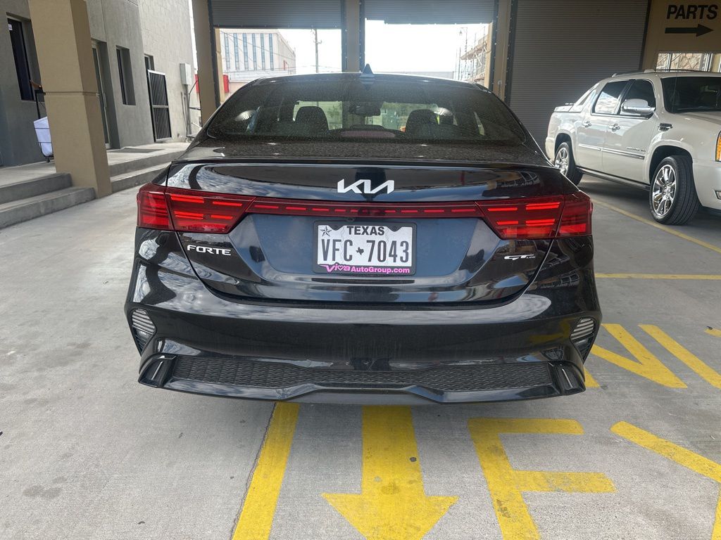2024 Kia Forte GT-Line photo 4