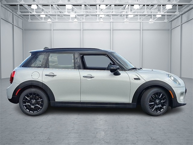 2021 Mini Cooper 4 Door Hardtop Signature photo 3