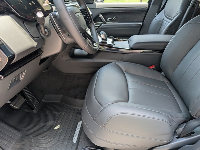 2025 Land Rover Range Rover Sport SE photo 23