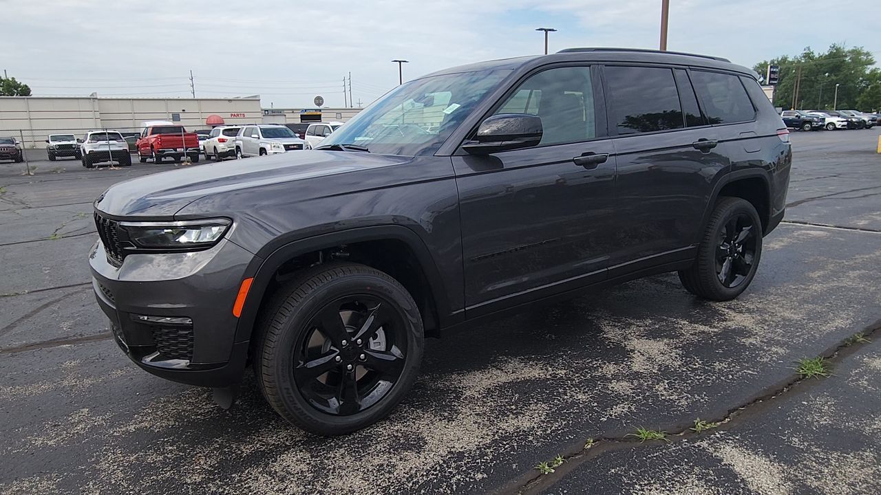 2025 Jeep Grand Cherokee Limited photo 4