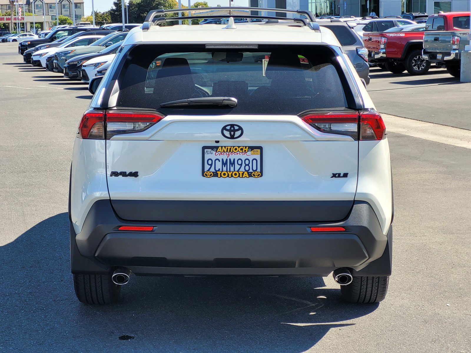 2022 Toyota RAV4 XLE Premium photo 3